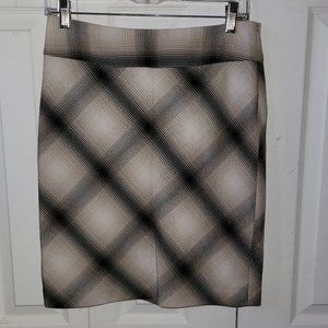 Size 2 Black and Cream Argyle Print Skirt